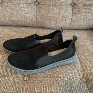 Clark’s cloudsteppers black slip ons